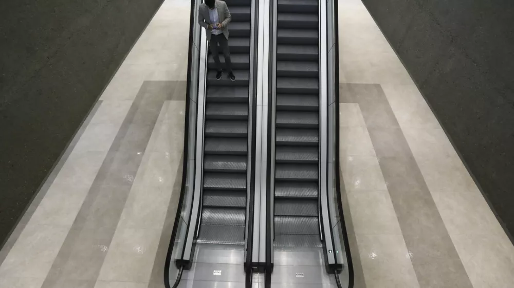 simbolična fotografija - mobilni telefon - 30.01.2024 - Sava centar beograd - prenovljen največji kulturno kongresni center v jugovzhodni evropi. Delta holdingFOTO: Luka Cjuha