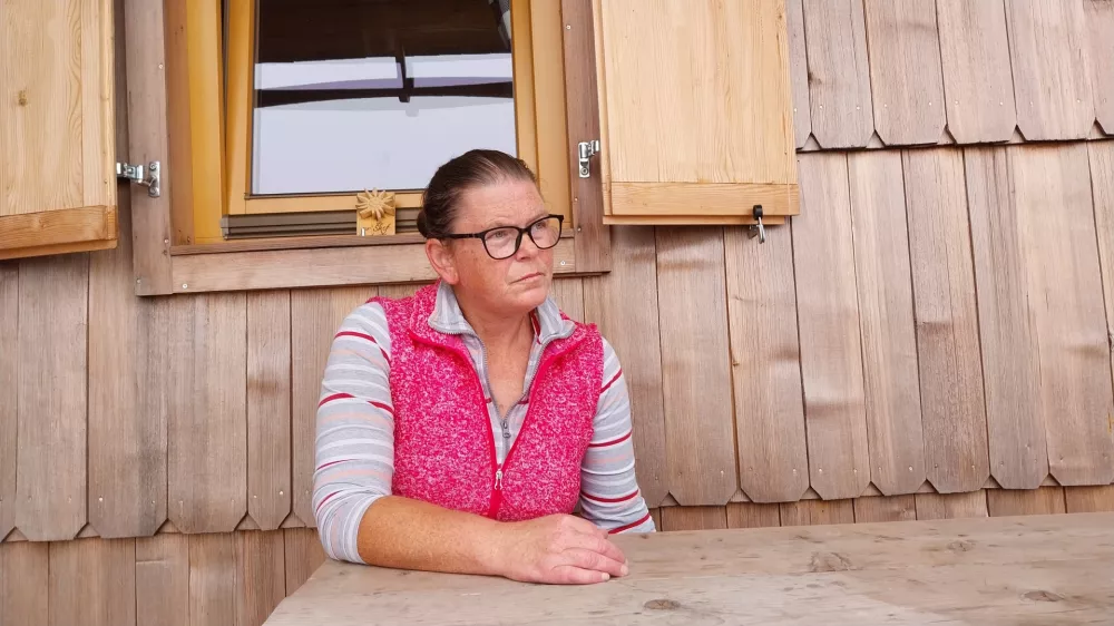 Ivanka Grilc je najmlaj&scaron;a pastirica na planini, ki tudi počasi obupuje.&nbsp;Foto:&nbsp;Vesna Levičnik