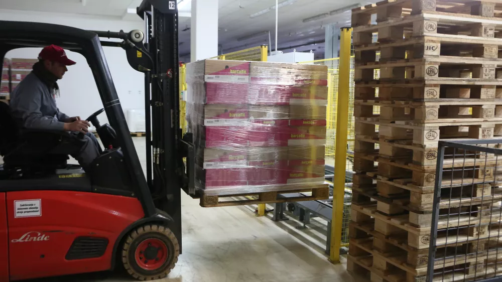 pakirnica- 21.02.2019 - Droga Kolinska - pražarna Izola, proizvodnja kave Barcaffe  //FOTO: Luka Cjuha.