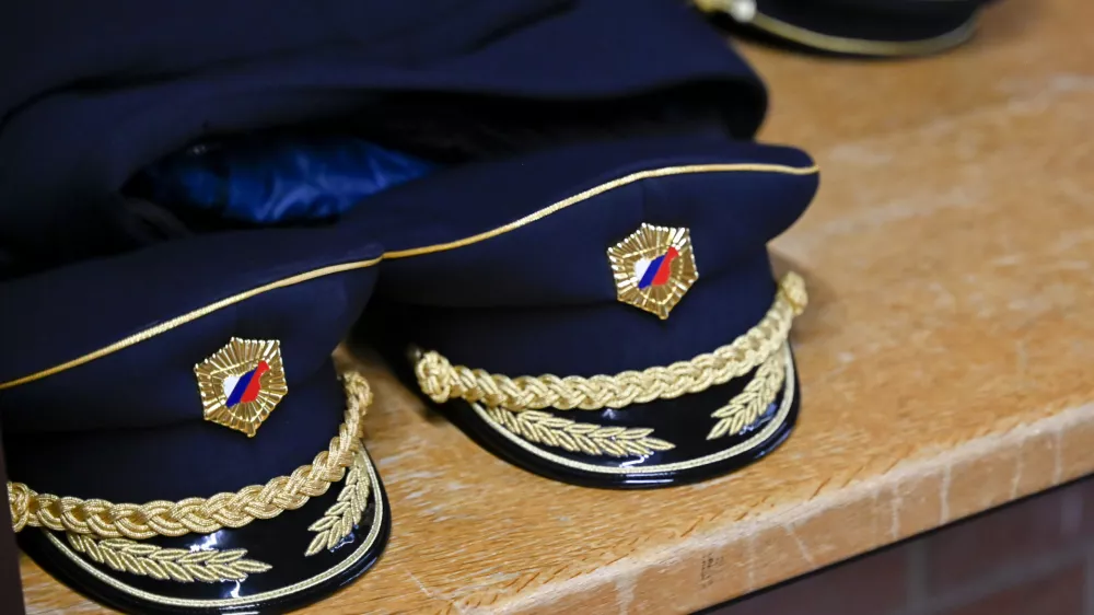 Policija, simbolična fotografija.- 3.04.2024 &ndash; Podelitev medalj policije za hrabrost in požrtvovalnost. Policijska akademija, Tacen. //FOTO: Nik Erik Neubauer