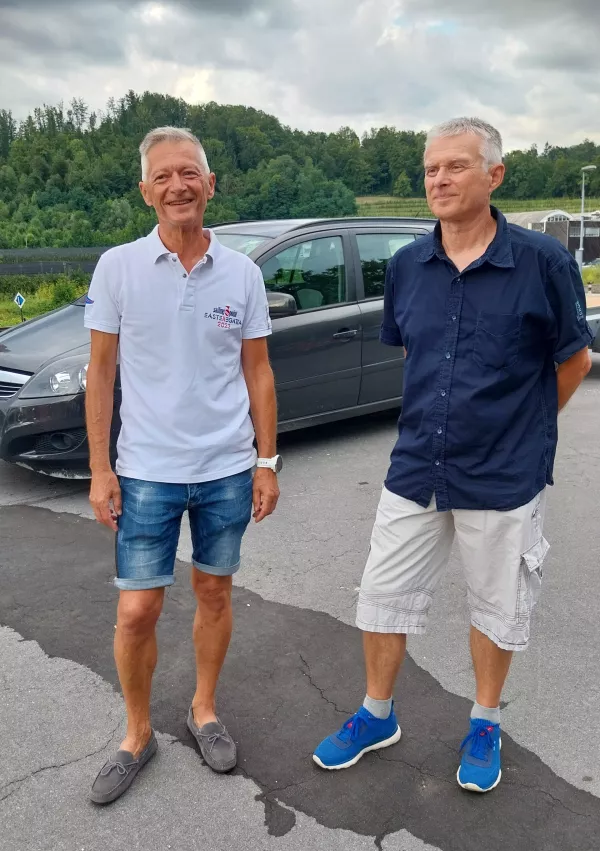 Sinova Matjaž in Primož Primožič sta na očeta ponosna in ga kljub njegovim letom podpirata pri vseh njegovih aktivnostih.&nbsp;Foto: Vesna Levičnik