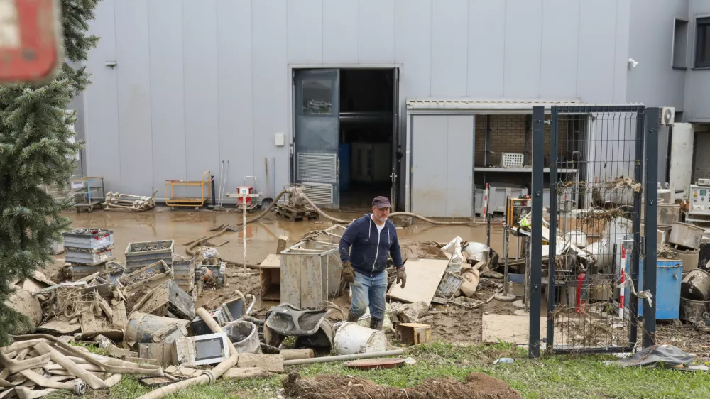 - BSH, Hi&scaron;ni aparati d.o.o. Nazarje - odpravljanje posledic poplav &ndash; sanacija &scaron;kode  - 09.08.2023 - Najhuj&scaron;a naravna ujma v zgodovini Slovenije - prizadeti dve tretjini države - ujma - poplave &ndash; zemeljski plazovi &ndash; neurja -  //FOTO: Bojan Velikonja