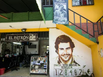 Zlasti v Medellinu, kjer je Pablo Escobar kraljeval, njegove podobe krasijo ulice, trgovine, stavbe&nbsp;... Foto:&nbsp;&nbsp;Reuters