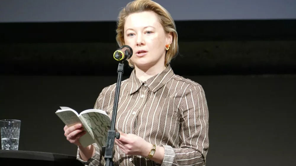 Valžina Mort, pesnica