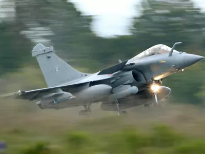 A French Air Force Rafale fighter jet takes off during the close air support (CAS) exercise Serpentex 2016 hosted by France in the Mediterranean island of Corsica, at Solenzara air base, March 16, 2016.  REUTERS/Charles Platiau/File Photo
