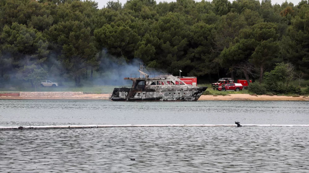 15.05.2024., Medulin - Pozar na brodovima u marini. Photo: Goran Kovacic/PIXSELL