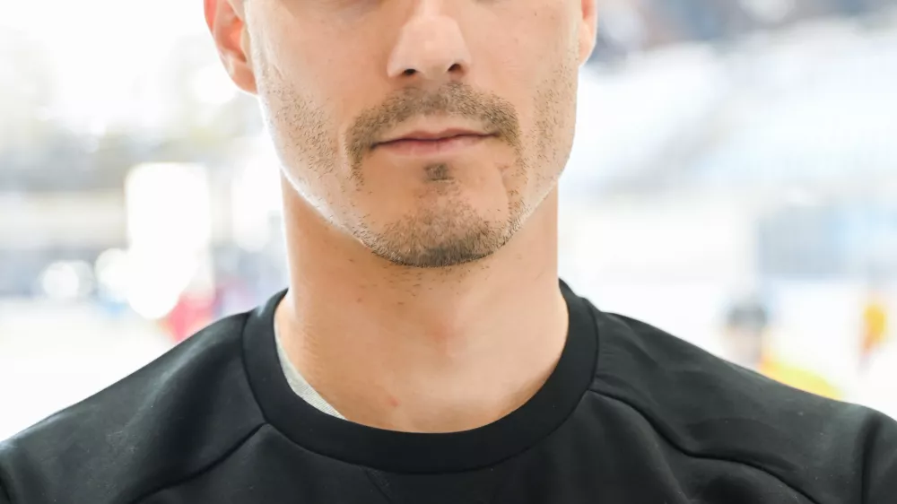 Žiga Pavlin, slovenski reprezentant

Vsakič, ko oblečem dres reprezentance, je to zame velika čast, &scaron;e posebej, ko gre za tako pomembne kvalifikacije. Na Bledu bomo morali resno delati in se osredotočiti na svojo igro. Foto: Nik Erik Neubauer