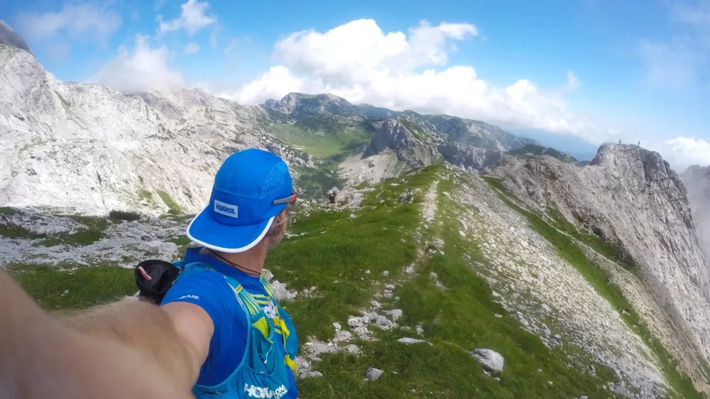 Matej Hribar, kamni&scaron;ki ultramaratonec, je med eno od svojih tur ponovno zaznal delo vandalov. Foto: Matej Hribar