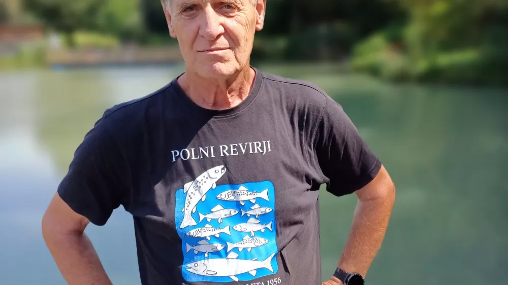 Janez Čadež
gospodar in čuvaj RD Tržič

Kr&scaron;itev ribi&scaron;kih pravil ni veliko, sem in tja pa vseeno naletimo na kakega ribiča, ki uporablja prepovedane vabe, lovi na dva ribi&scaron;ka pribora ali pa se denimo posveča ribolovu roparice, čeprav nima dovolilnice za to.&nbsp;Foto:&nbsp;Tina Jereb