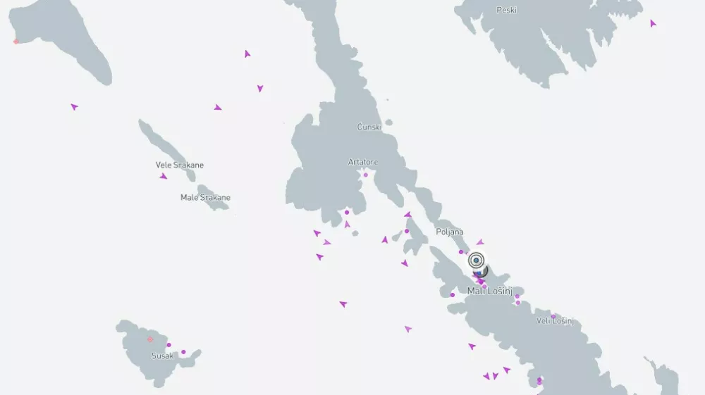 Trajekt Lastovo je &scaron;e vedno na Malem Lo&scaron;inju.