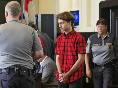 Maribor - Okrožno sodi&scaron;če - Sodstvo - Sojenje - Luka Ga&scaron;parič - Sodi&scaron;ča - Sojenja - Avtor: Andrej Petelin&scaron;ek