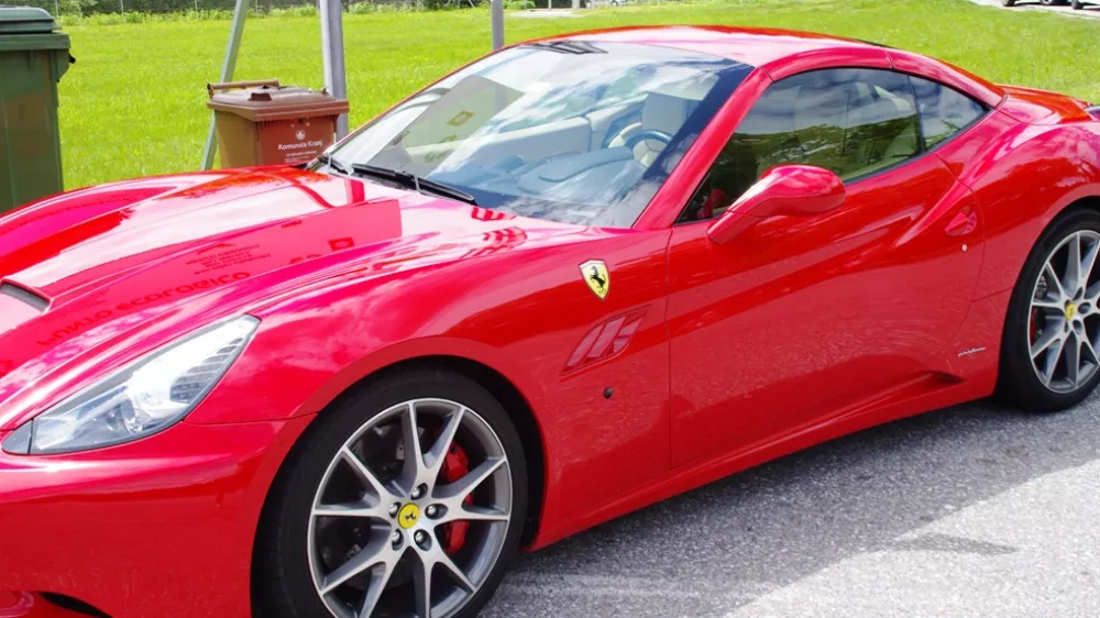 ferrari california zaseg vozila
