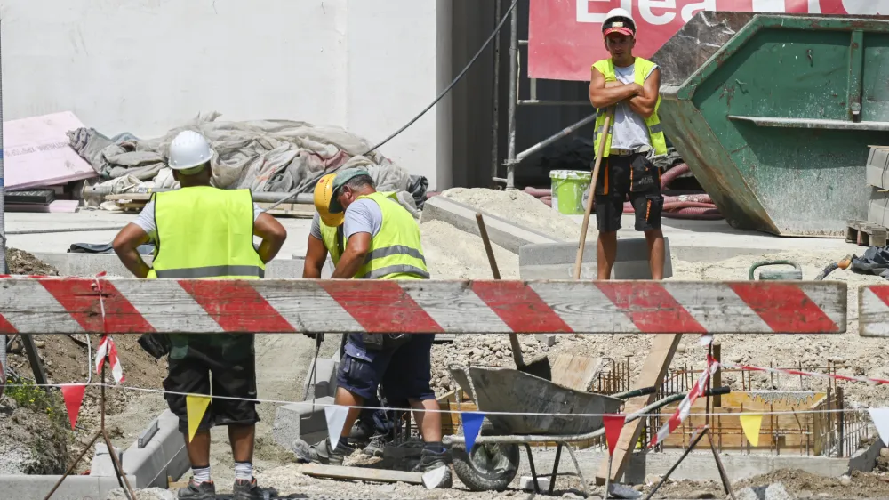 Statistični urad RS je junija letos evidentiral 200 filipinskih delovno aktivnih državljanov v Sloveniji. Pri&scaron;lo naj bi jih &scaron;e nekajkrat toliko.
Foto: Nik Erik Neubauer&nbsp;