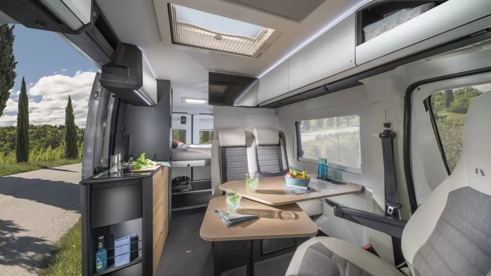 Notranjost vana twin. / Foto: Adria Mobil