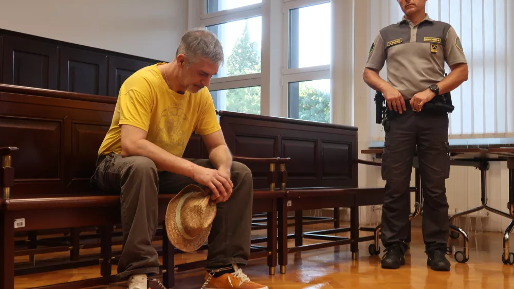 David &Scaron;trukelj, obtožen uboja v baru na železni&scaron;ki postaji Most na Soči, februar 2024