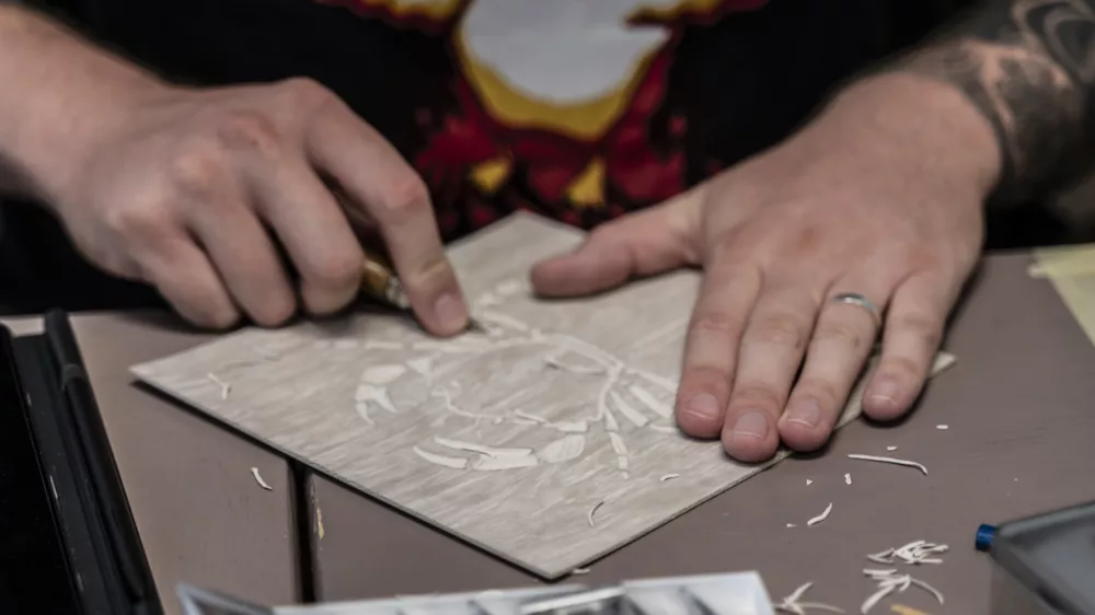 IzobrazbaUčenjeUstvarjalnost27.07.2024 - Mednarodna poletna &scaron;ola znanstvene ilustracije za slabovidneFOTO: Nik Erik Neubauer