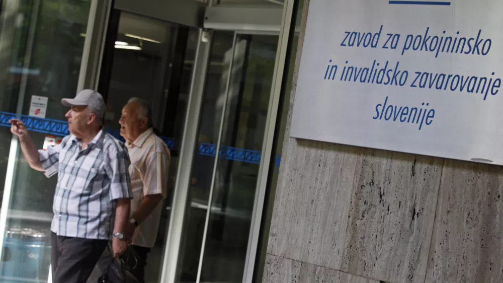 - Ilustrativna fotografija,starej&scaron;i občani, upokojenci, pokojnina, pokojninska reforma- ZPIZ (Zavod za pokojninsko in invalidsko zavarovanje Slovenije)//FOTO: Luka CjuhaOPOMBA: ZA OBJAVO V ČASOPISU DNEVNIK / Foto: Luka Cjuha