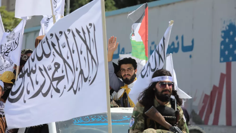 KABUL, AFGHANISTAN-AUGUST 14: Afghan Taliban celebrate the third anniversary of their takeover of Afghanistan with a series of events, including a military parade in front of former US Embassy in Kabul, Afghanistan on August 14, 2024. Bilal Guler / AnadoluNo Use USA No use UK No use Canada No use France No use Japan No use Italy No use Australia No use Spain No use Belgium No use Korea No use South Africa No use Hong Kong No use New Zealand No use Turkey / Foto: Bilal Guler