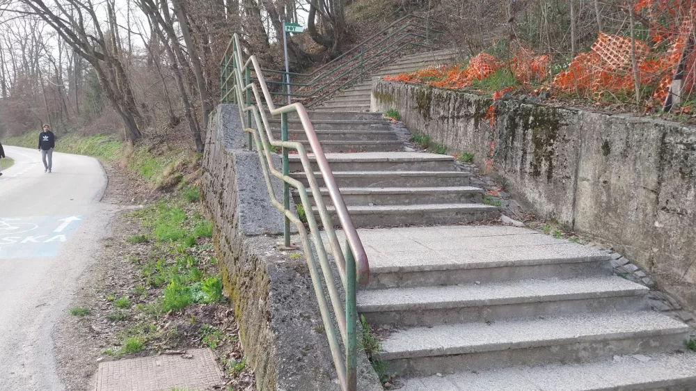 Na občini so pojasnili, da bo izvajalec najprej uredil kolesarsko pot, nato pa prenovil stopni&scaron;če. Foto: Vanja Brkić