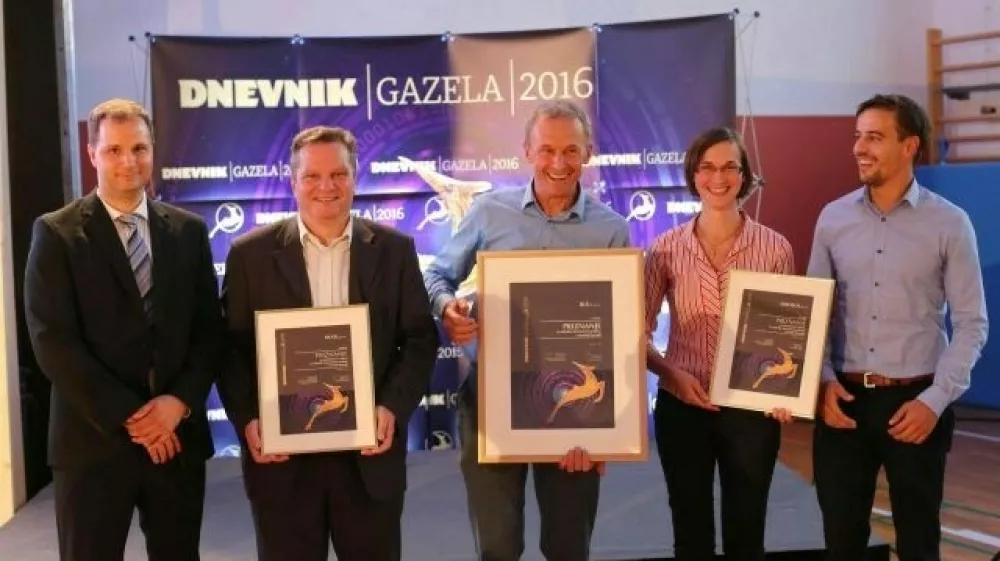 Naziv gazela osrednje Slovenije je prejelo podjetje RLS Merilna tehnika (na sredini direktor Janez Novak), ob njem sta bili nominirani &scaron;e podjetji Duol in Aerosol. (FotoBojan Velikonja)