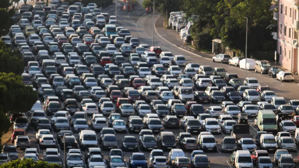 - avtomobili, javno parkiri&scaron;če.- 11.07.2024. - Parkiri&scaron;če Fornače pri Piranu.//FOTO: Bojan Velikonja