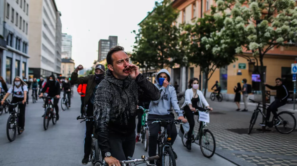 Zlatko Čordić- 08.05.2020 &ndash; protivladni protest Z balkonov na kolesa v Ljubljani - protestni shod proti omejevanju svobode v času epidemije novega koronavirusa.- kolesarji -  //FOTO: Bojan Velikonja