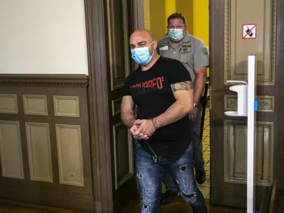 Kdo ve, če bo slovensko sodstvo &scaron;e kdaj videlo Hajzerja Muzliukaja, obtoženega zlorabe prostitucije. F Matjaž Ru&scaron;t R