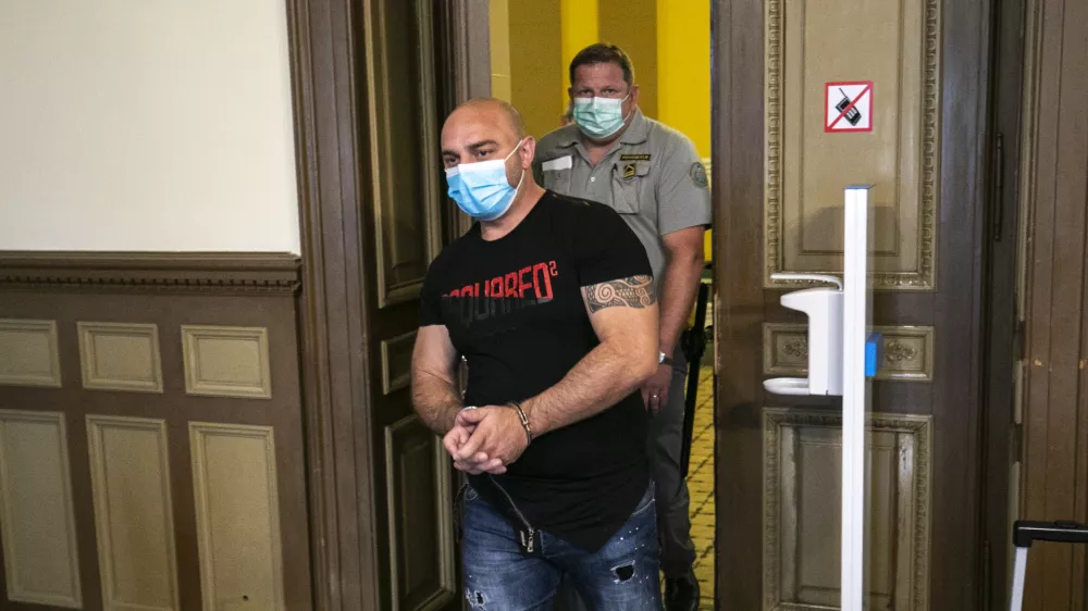 Kdo ve, če bo slovensko sodstvo &scaron;e kdaj videlo Hajzerja Muzliukaja, obtoženega zlorabe prostitucije. F Matjaž Ru&scaron;t R