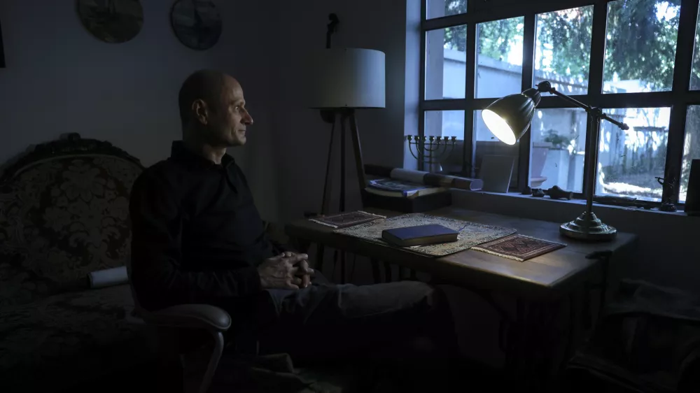 - 29.08.2024 - pisatelj, pesnik, publicist in scenarist Du&scaron;an &Scaron;arotar //FOTO: Jaka GasarOPOMBA: ZA OBJEKTIV - INTERVJU