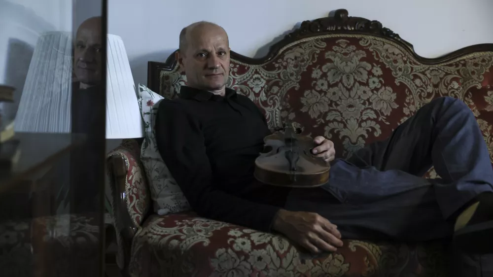 - 29.08.2024 - pisatelj, pesnik, publicist in scenarist Du&scaron;an &Scaron;arotar //FOTO: Jaka GasarOPOMBA: ZA OBJEKTIV - INTERVJU