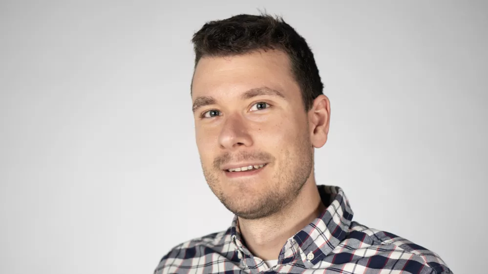 Doc. dr. Ale&scaron; &Scaron;oster je strokovnjak za raziskovanje mineralnih surovin na oddelku za geologijo Naravoslovnotehni&scaron;ke fakultete Univerze v Ljubljani