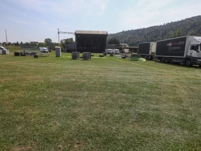 Pospravljanje prizori&scaron;ča01.09.2024 - veliki koncert Magnifica ob 30. obletnici njegovega samostojnega delovanja, 31. avgust Stanežiče.FOTO: Luka Cjuha