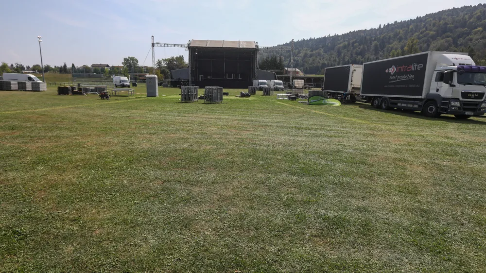 Pospravljanje prizori&scaron;ča01.09.2024 - veliki koncert Magnifica ob 30. obletnici njegovega samostojnega delovanja, 31. avgust Stanežiče.FOTO: Luka Cjuha