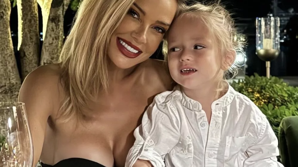 Maja &Scaron;uput s &scaron;tirletnim sinom Bloomom. F instagram Maje &Scaron;uput 