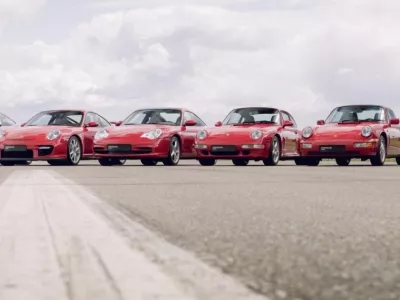 Kdo bi rekel, da je med prvo in zadnjo generacijo porscheja 911 60 let razlike? Ni čudno, da ga imajo vsi ljubitelji avtomobilov za najlep&scaron;i primer brezčasnega oblikovanja. / Foto: Porsche