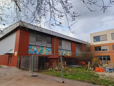 Po lanskih zapletih z obnovo in izzivih z izvajalci je projekt obnove O&Scaron; Jela Janežiča končno v zaključni fazi. Foto:&nbsp;Tina Jereb