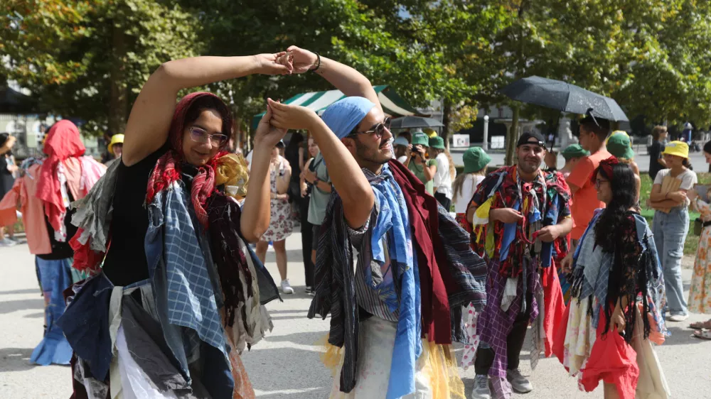 04.09.2024. Protest mladih za podnebno pravičnost proti izkori&scaron;čanje delavcev in pretirani potro&scaron;nji v tekstilni industriji. Foto: Bojan Velikonja