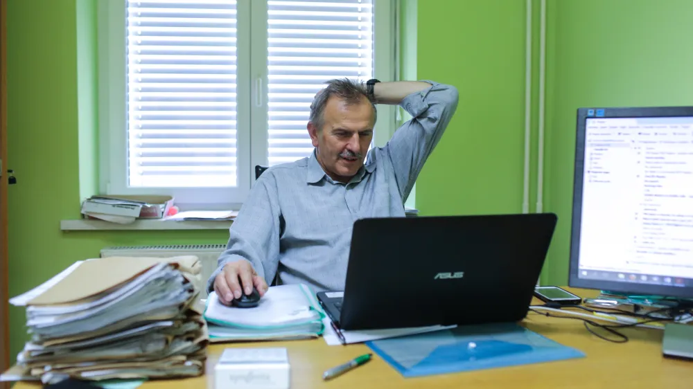 Ivan Brodnjak, kmetijski svetovalec s Kmetijsko gozdarskega zavoda Ptuj   - 12.05.2017 - reportaža o nevzdržni kmetijski birokraciji - ZA OBJEKTIV   //FOTO: Jaka Gasar