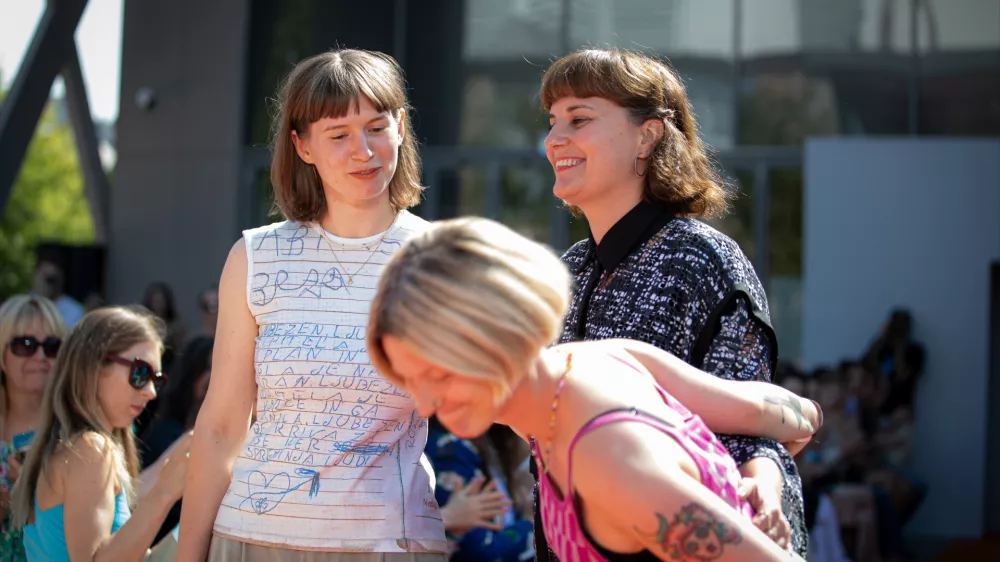 Slovenske oblikovalke (z leve). ki so navdu&scaron;ile v Budimpe&scaron;ti: Zala Hrastar, Nika Ravnik in Jona Bednjanec. F HFDA / The Sparkle Content