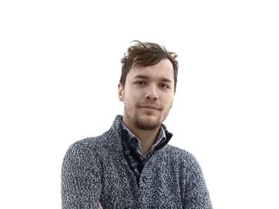 Urban Su&scaron;nikZA ONLINE - Redakcija Dnevnik 2024 - portreti za komentarje in kolumne - kolumnisti - komentatorji &ndash; novinarji - portret //FOTO: Luka Cjuha