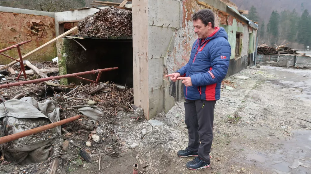 Iskrica, Marko Kjuder, vodna ujma, uničena hi&scaron;a. Foto: Tatjana Pihlar / Foto: Tatjana Pihlar 