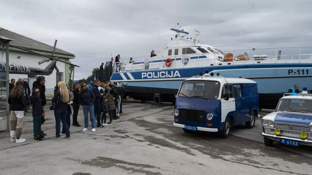 15.09.2024 ZgodoVikend - odprtje prenovljene notranjosti policijskega čolna P-111; dinamični prikaz dela bombnih tehnikov Specialne enote, Park voja&scaron;ke zgodovine, PivkaFOTO: Nik Erik Neubauer
