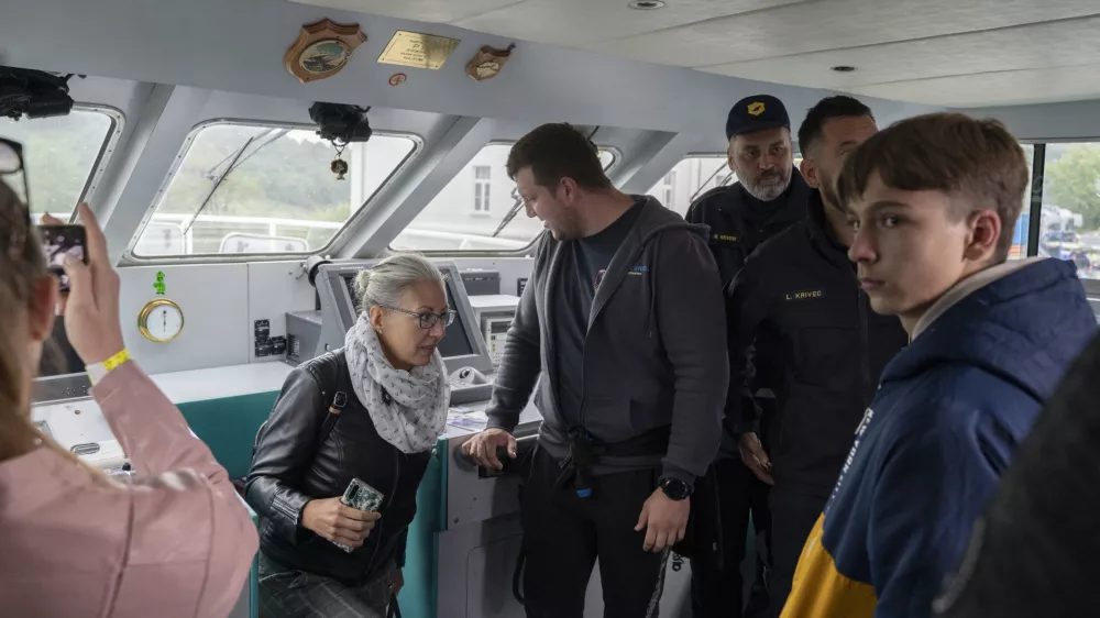 15.09.2024 ZgodoVikend - odprtje prenovljene notranjosti policijskega čolna P-111; dinamični prikaz dela bombnih tehnikov Specialne enote, Park voja&scaron;ke zgodovine, PivkaFOTO: Nik Erik Neubauer