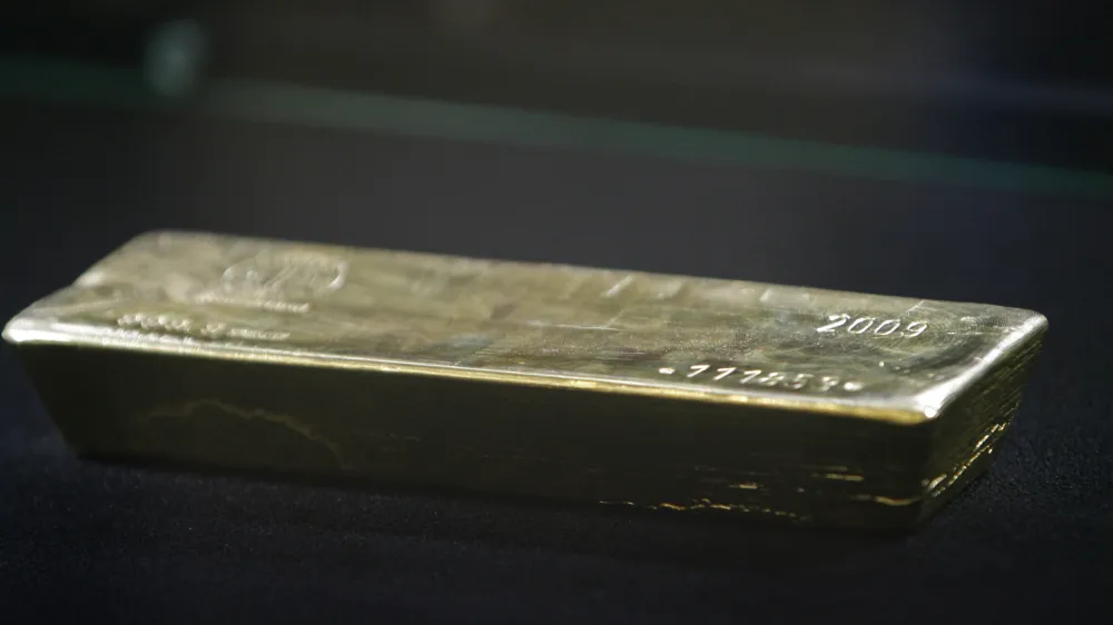 Sredi avgusta je dnevna cena zlata prvič presegla psiholo&scaron;ko mejo 2500 dolarjev za unčo. Foto: Matej Pov&scaron;e&nbsp;
