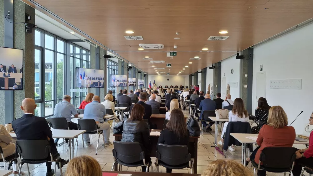 sodna dvorana na gospodarskem razstavi&scaron;ču