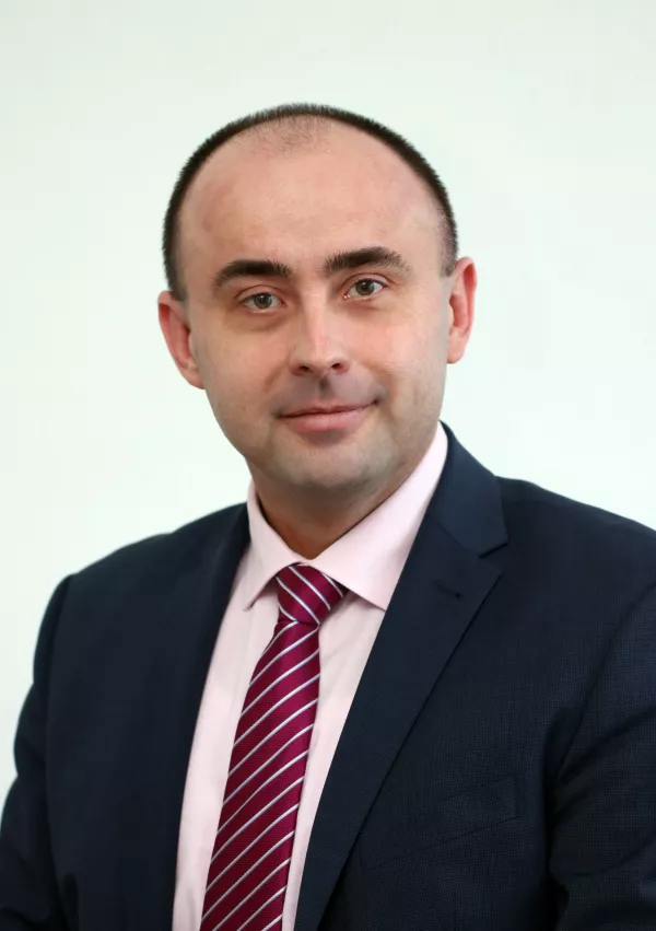 dr. Radoslav &Scaron;tefančik, politolog in dekan fakultete za uporabne jezike pri Ekonomski univerzi v Bratislavi