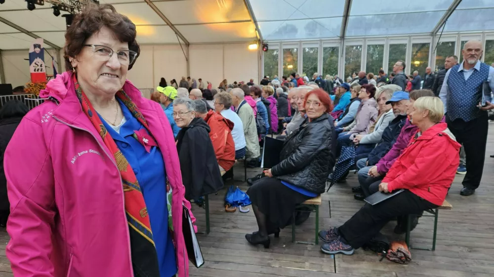 Člani Dru&scaron;tva upokoje ncev Sevnica 