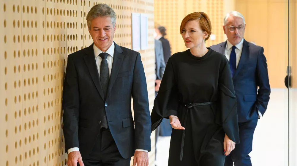 &Scaron;efi koalicijskih strank Robert Golob, Asta Vrečko in Matjaž Han so po dana&scaron;njem vrhu koalicije sporočili, da ciljev iz koalicijske pogodbe v tem mandatu ne bodo mogli v celoti uresničiti. Foto:STA