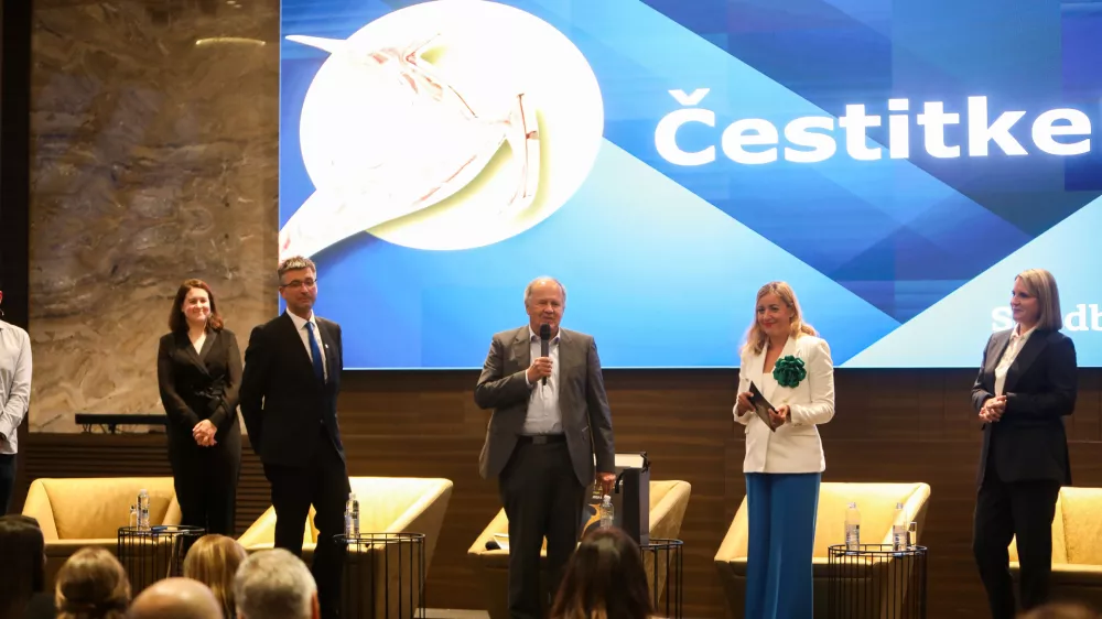 - Vita Godec, Lenis d.o.o.- Rok Pavlin, direktor Osrednje slovenske GZS,- Janez Pogačar, Hyla d.o.o.gospodarsko in javno diplomacijo.- Petra Golmajer, direktorica marketinga Dnevnik d.d.- 12.09.2024. Regijski izbor Gazele 2024 Osrednje slovenske regije v Hotelu Grand Plaza v ljublani. Gazele 2024.//FOTO: Bojan Velikonja