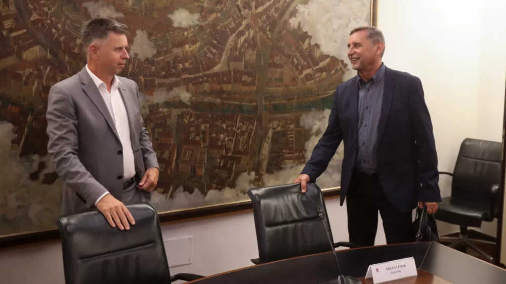 - Dejan Crnek, podžupan MOL- Miran Lesjak, odgovorni urednik Dnevnika..- 12.09.2024. Sprejem pri Županu MOL Regijski izbor Gazele 2024 osrednje slovenske regije. Gazele 2024.//FOTO: Bojan Velikonja